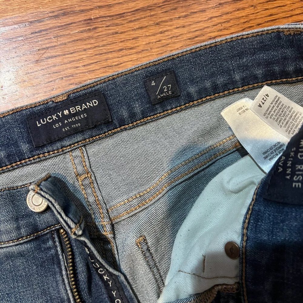 NWOT Lucky Brand Ava Mid-Rise Destroyed Hem Skinny Jeans Sz 4 - Picture 3 of 4